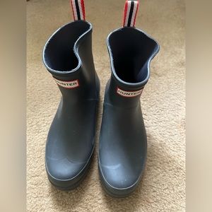 Hunter PLAY SHORT RAIN BOOTS in Grey